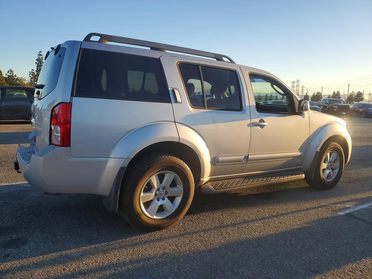 2011 NISSAN PATHFINDER S photo 3
