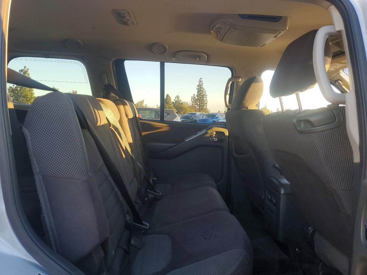 2011 NISSAN PATHFINDER S photo 10
