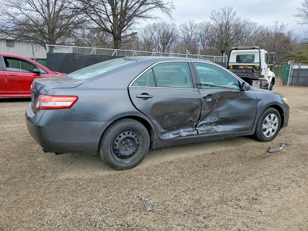 2010 TOYOTA CAMRY BASE photo 3
