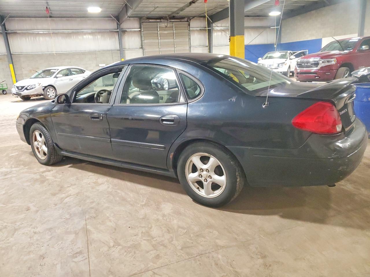 2003 FORD TAURUS SE photo 2