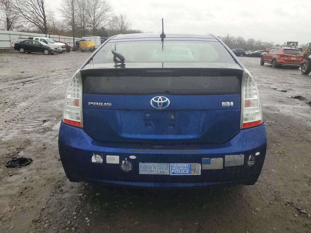 2010 TOYOTA PRIUS photo 6