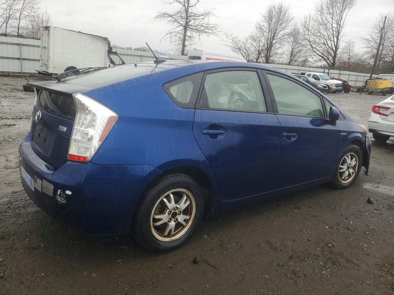 2010 TOYOTA PRIUS photo 3