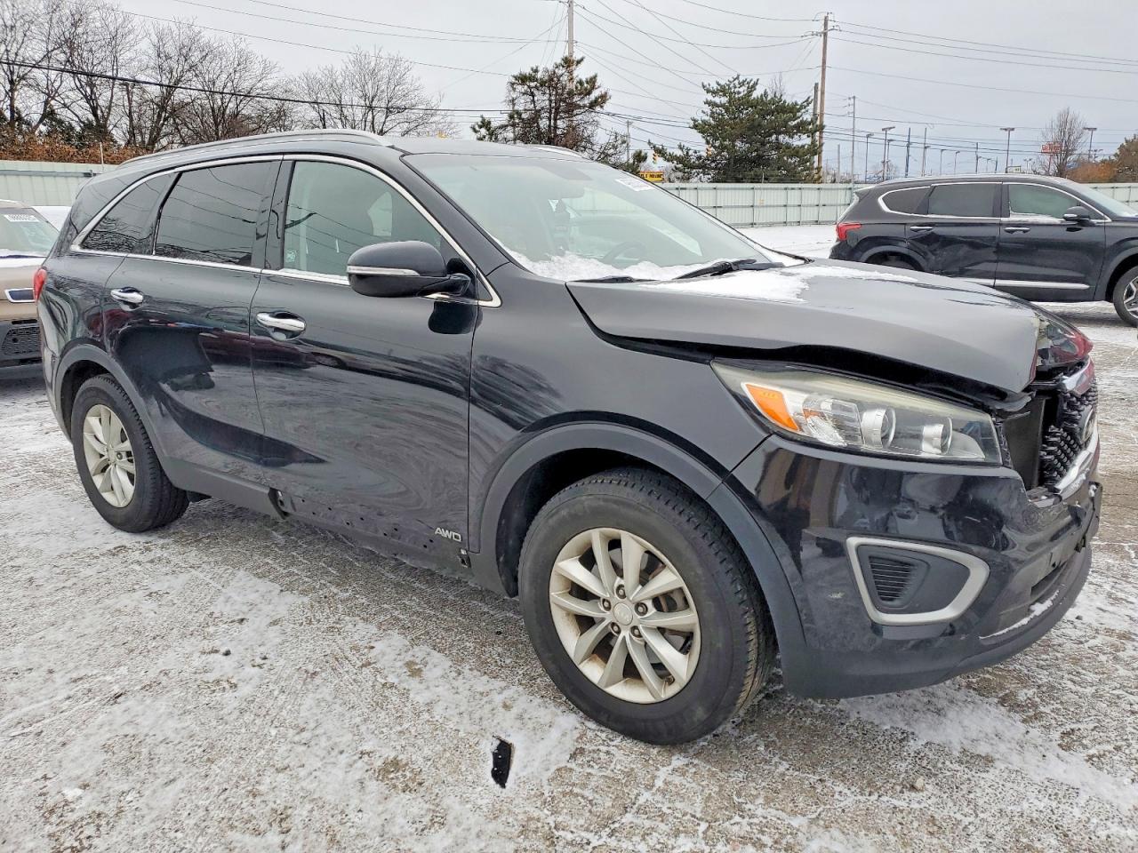 2016 KIA SORENTO LX photo 4