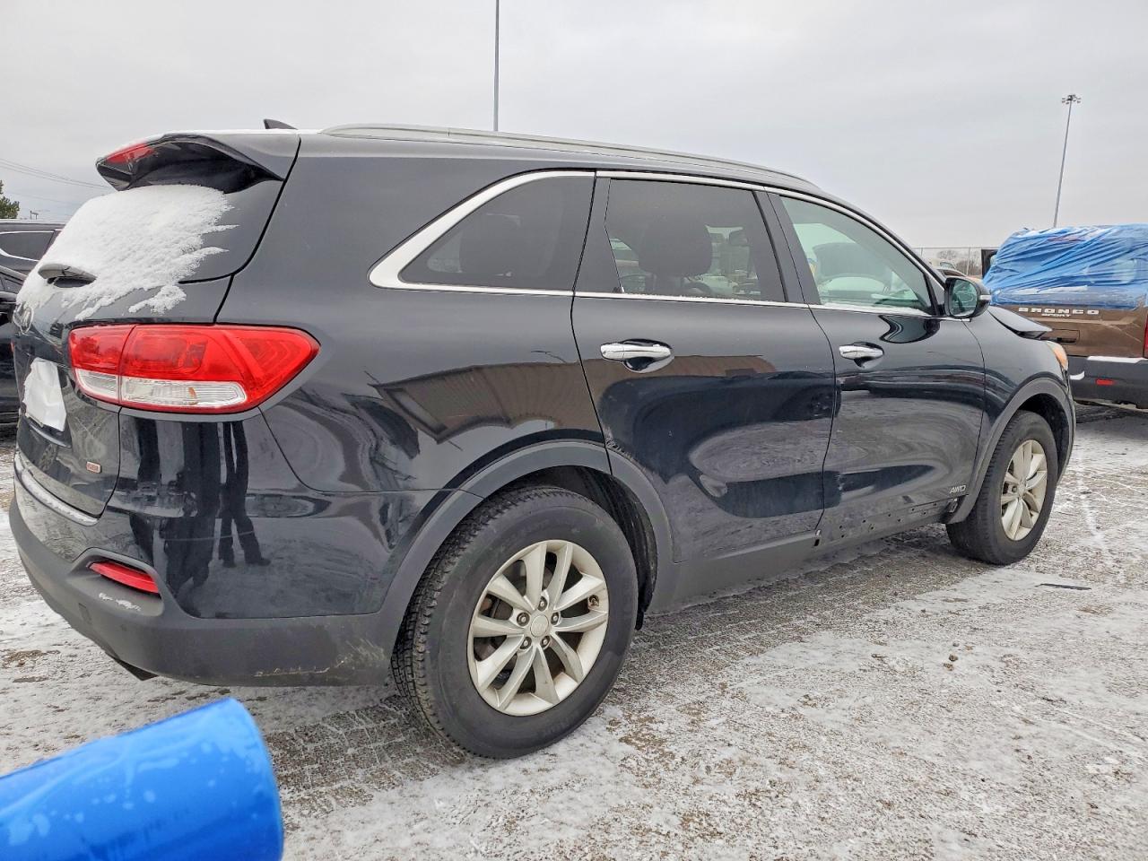 2016 KIA SORENTO LX photo 3