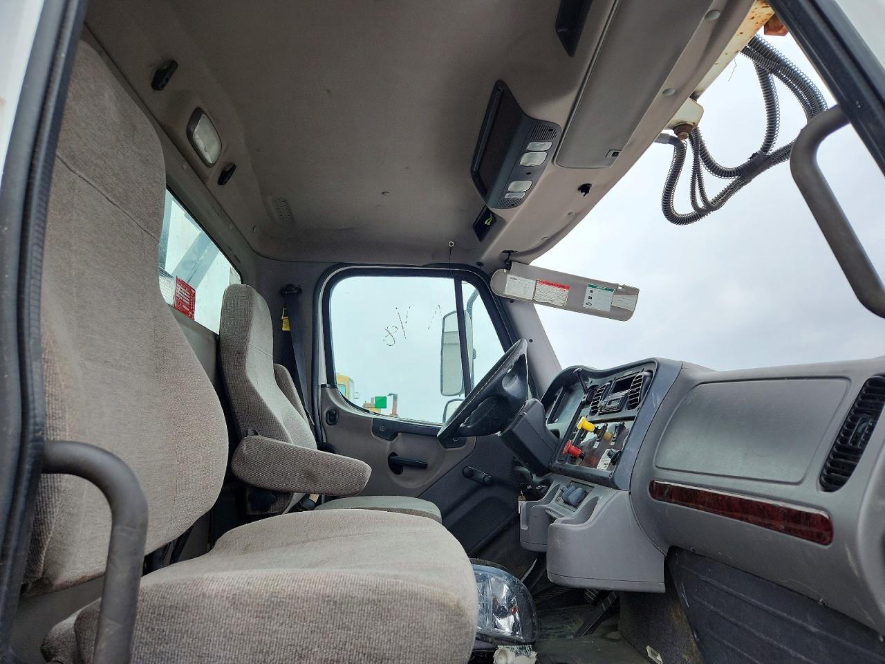 2017 FREIGHTLINER M2 106 MEDIUM DUTY photo 5