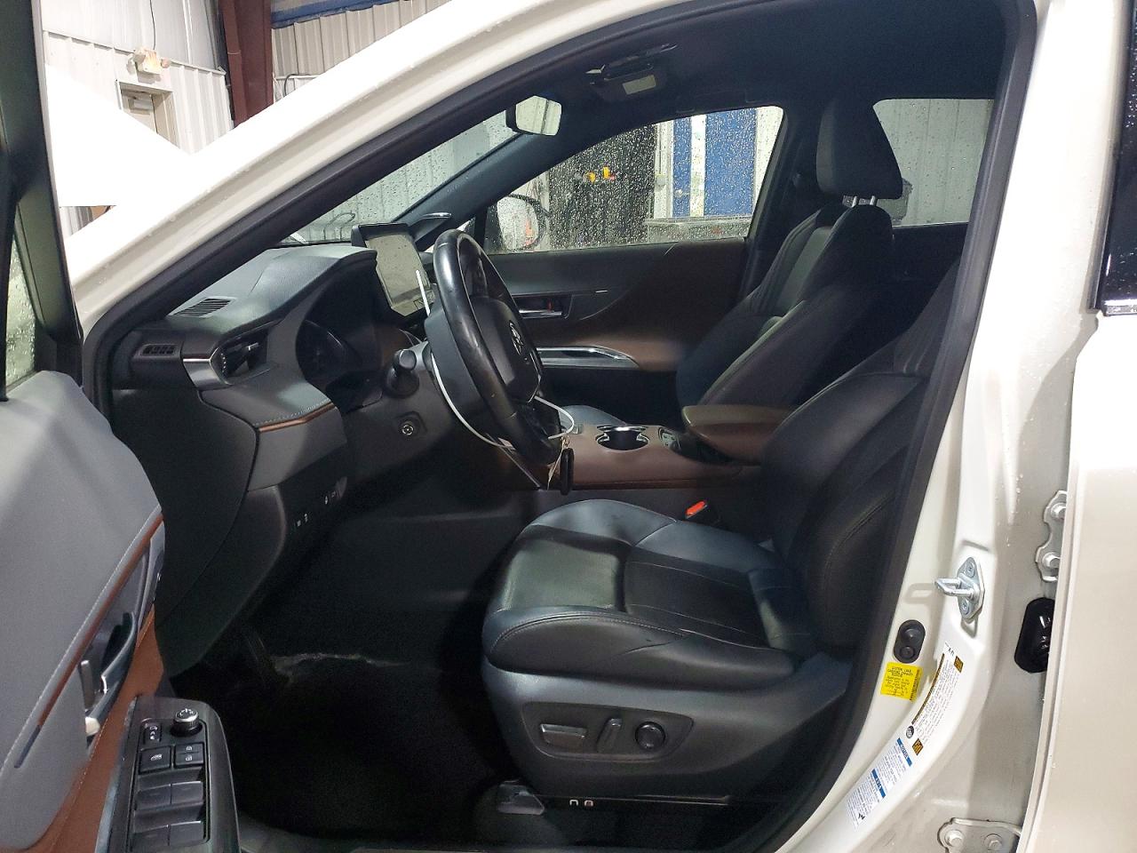 2021 TOYOTA VENZA LE photo 7