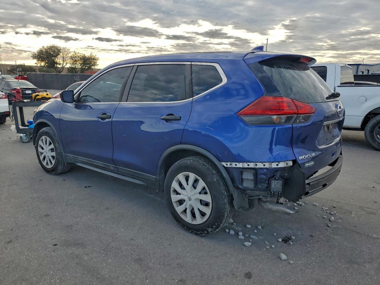 2018 NISSAN ROGUE S photo 2