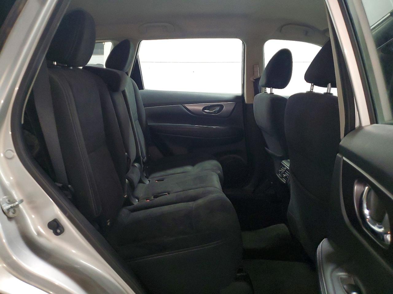 2016 NISSAN ROGUE S photo 11