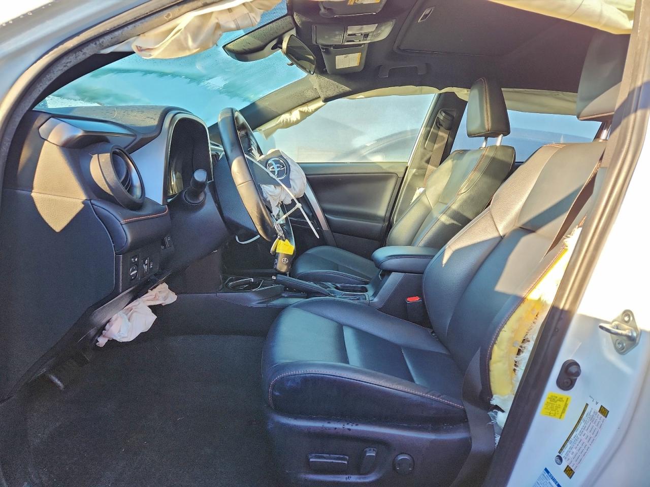 2018 TOYOTA RAV4 HV SE photo 7