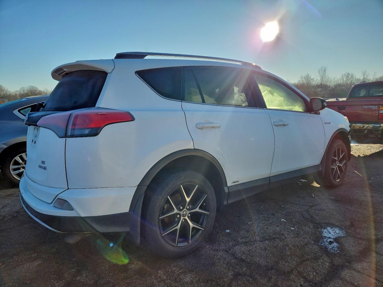 2018 TOYOTA RAV4 HV SE photo 3