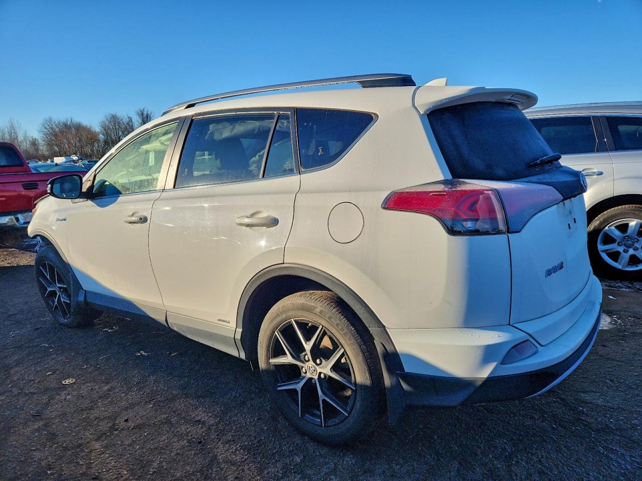 2018 TOYOTA RAV4 HV SE photo 2