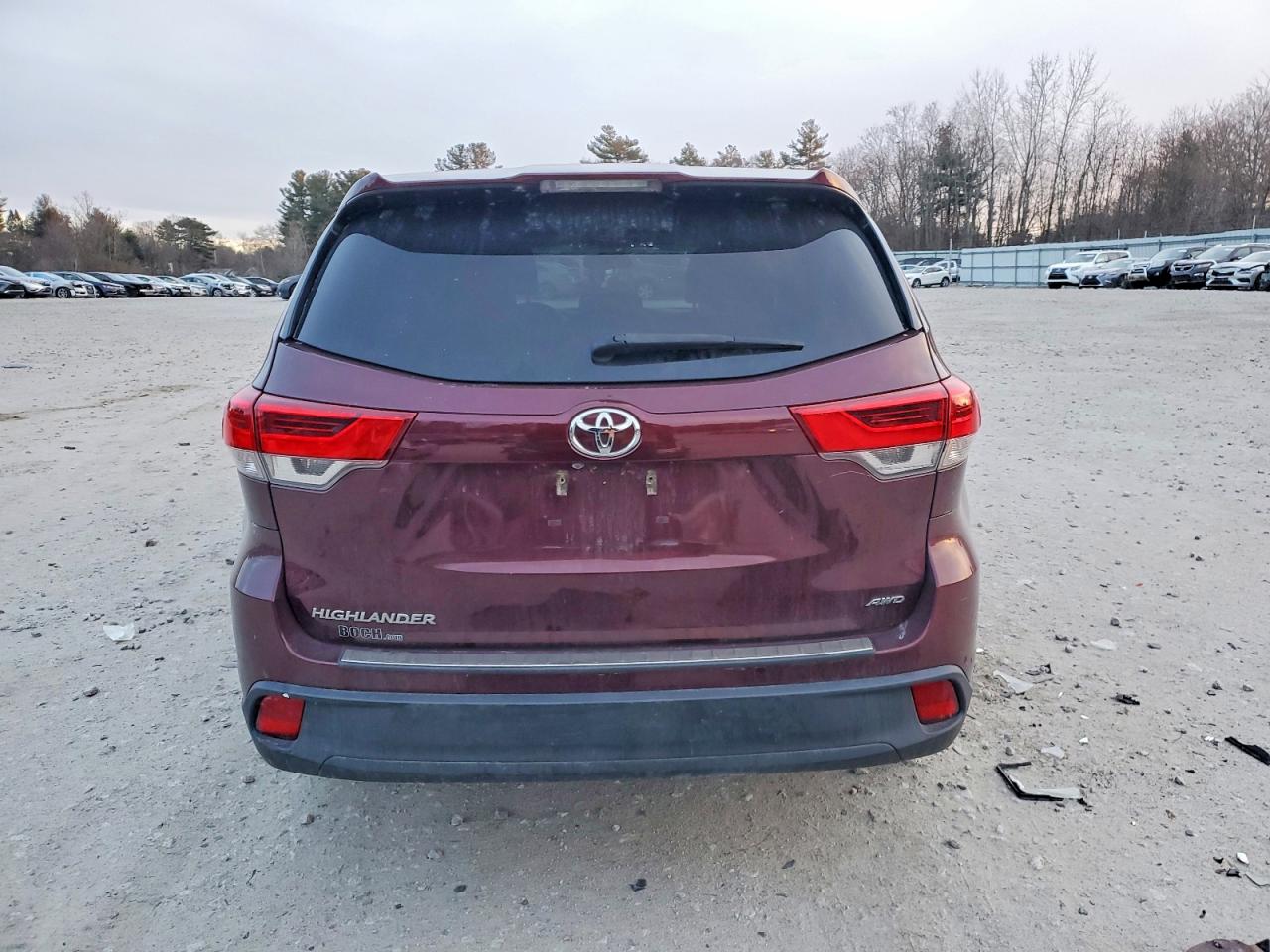 2018 TOYOTA HIGHLANDER LE photo 6