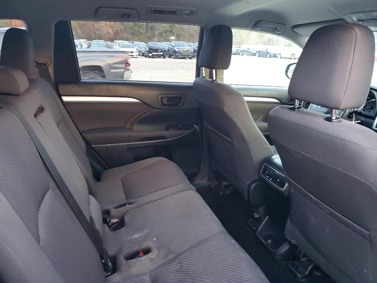 2018 TOYOTA HIGHLANDER LE photo 11