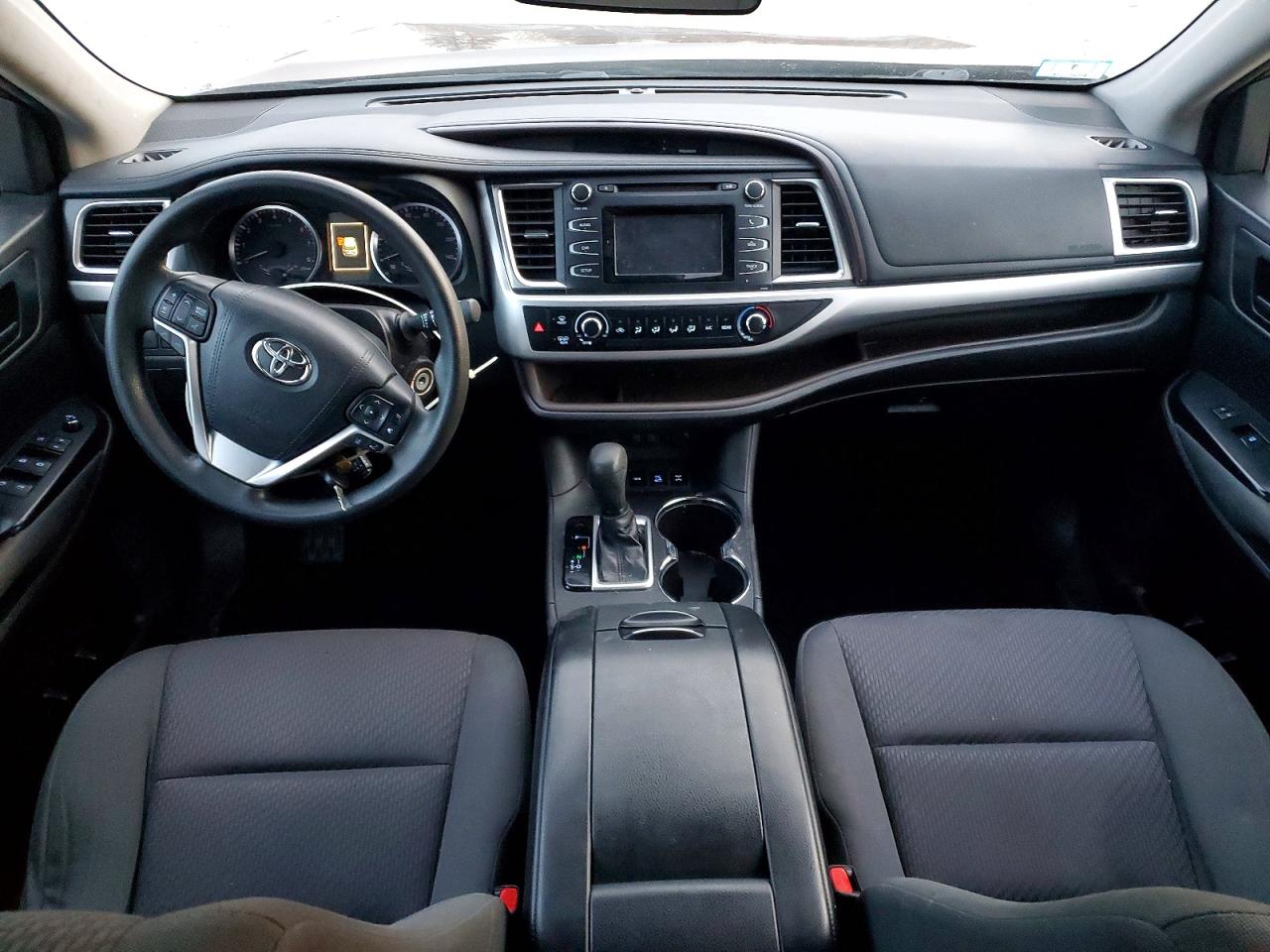 2018 TOYOTA HIGHLANDER LE photo 8