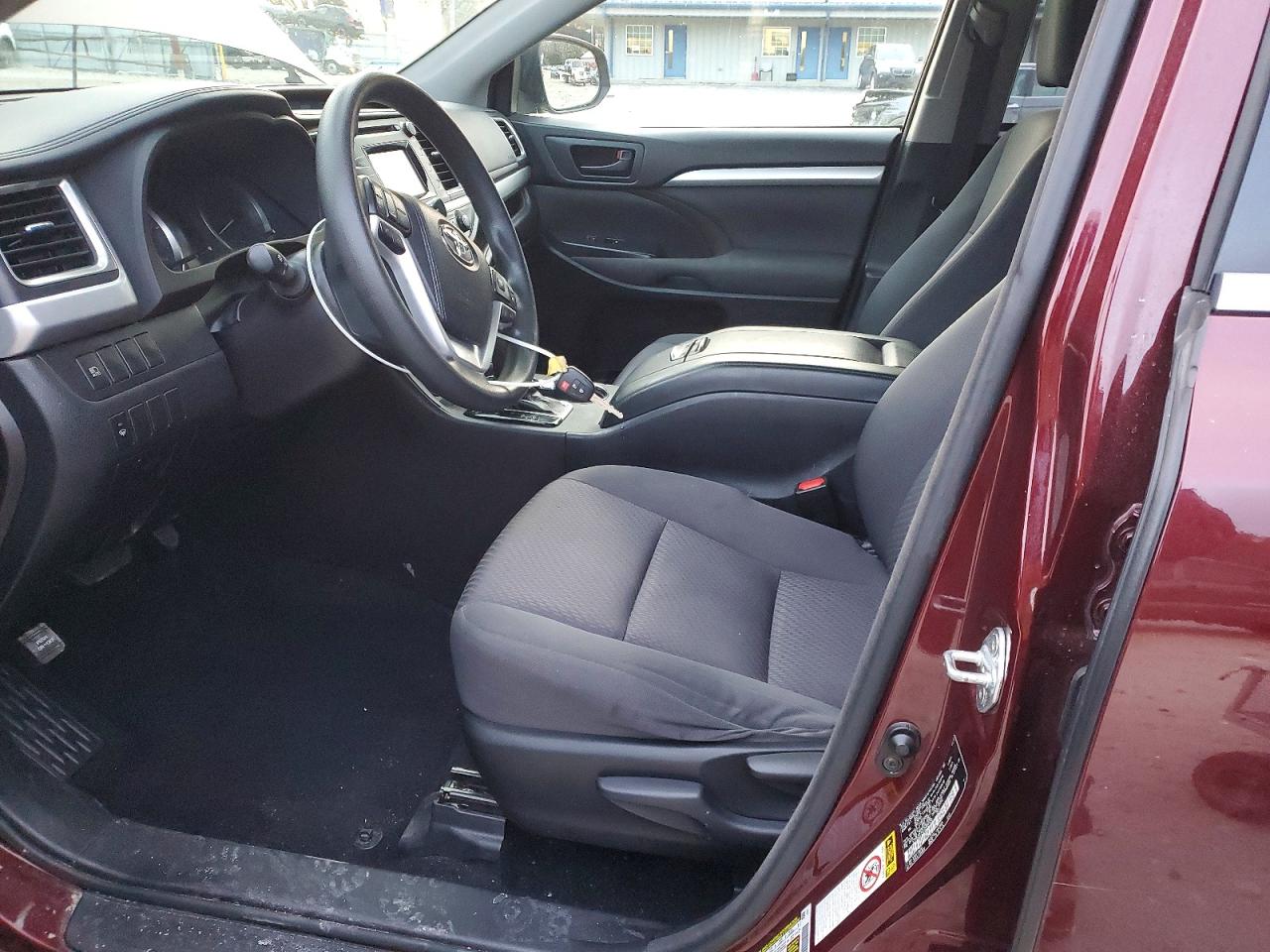 2018 TOYOTA HIGHLANDER LE photo 7