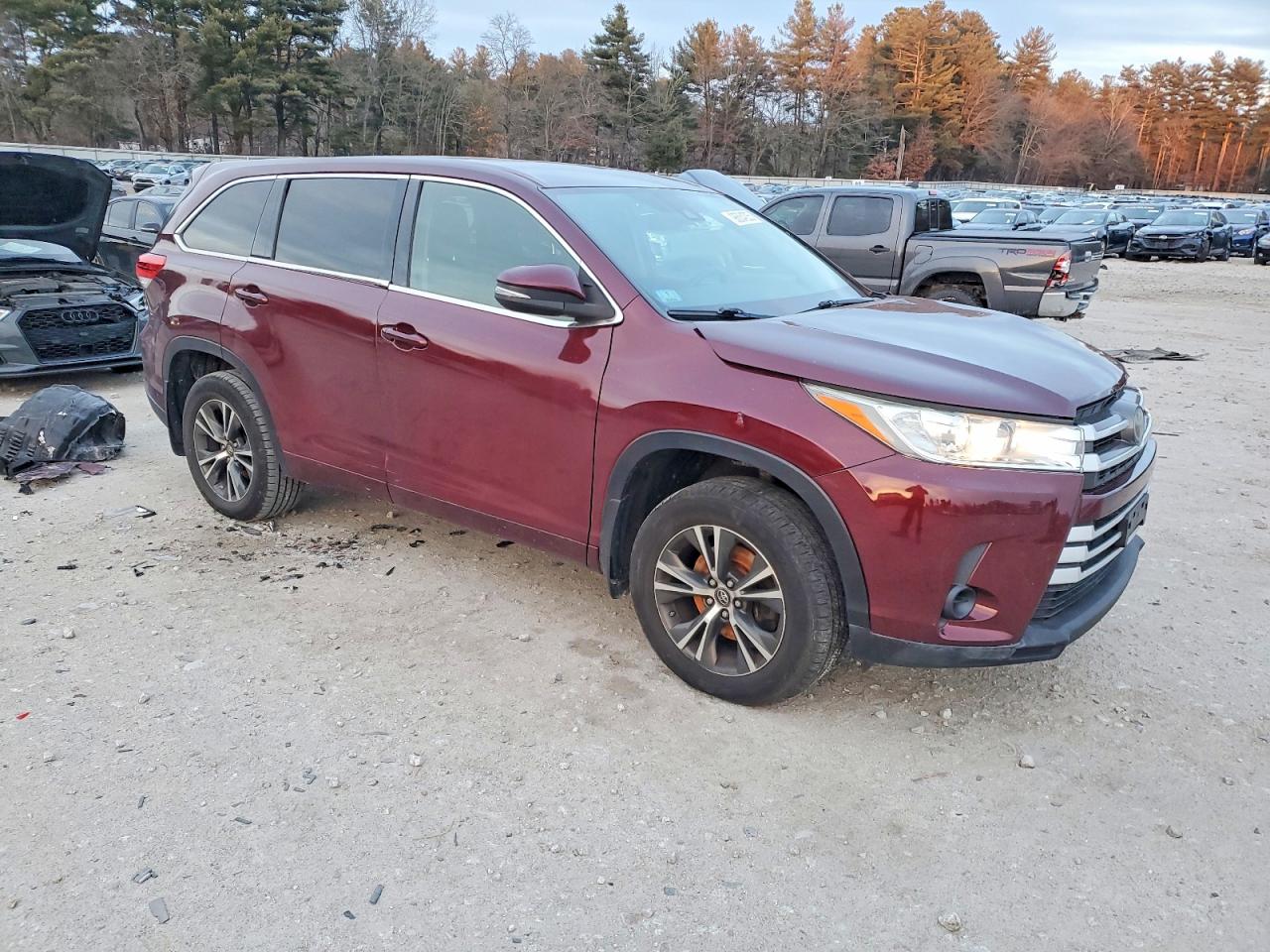 2018 TOYOTA HIGHLANDER LE photo 4