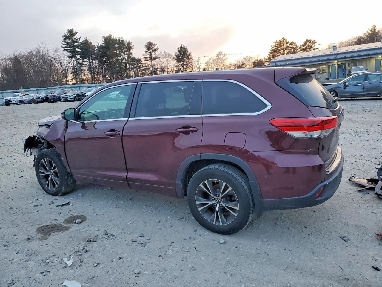 2018 TOYOTA HIGHLANDER LE photo 2