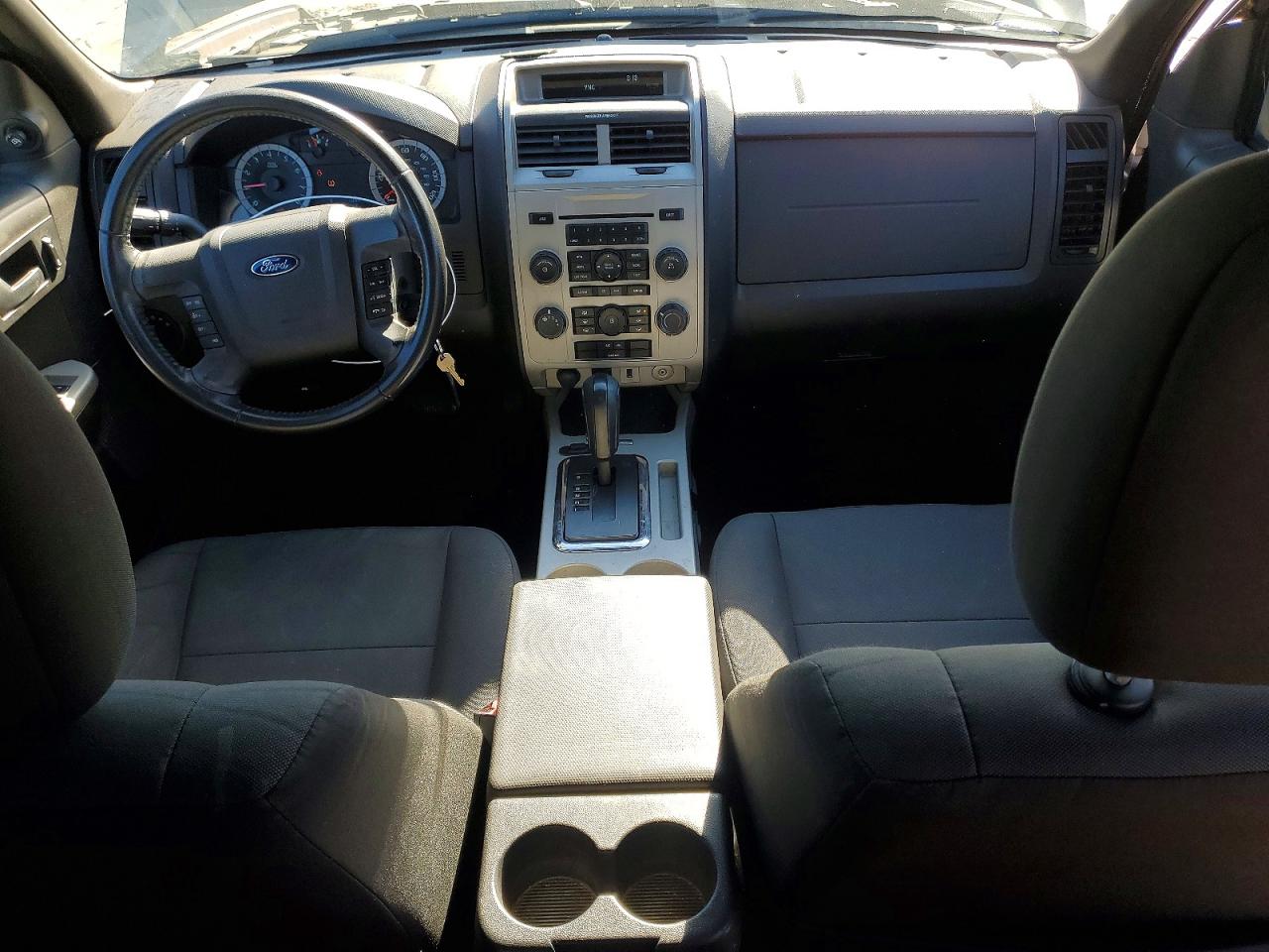 2010 FORD ESCAPE XLT photo 8