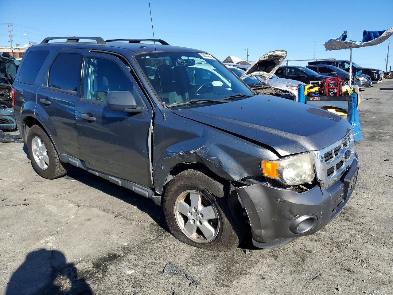 2010 FORD ESCAPE XLT photo 4