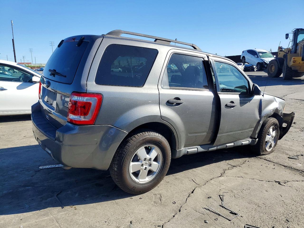2010 FORD ESCAPE XLT photo 3