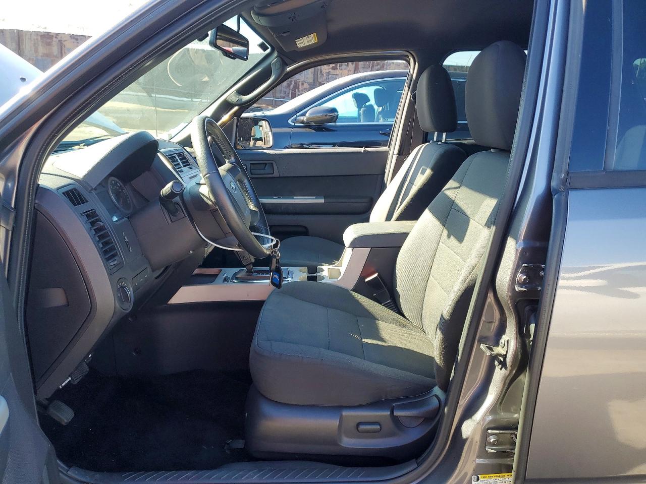 2010 FORD ESCAPE XLT photo 7