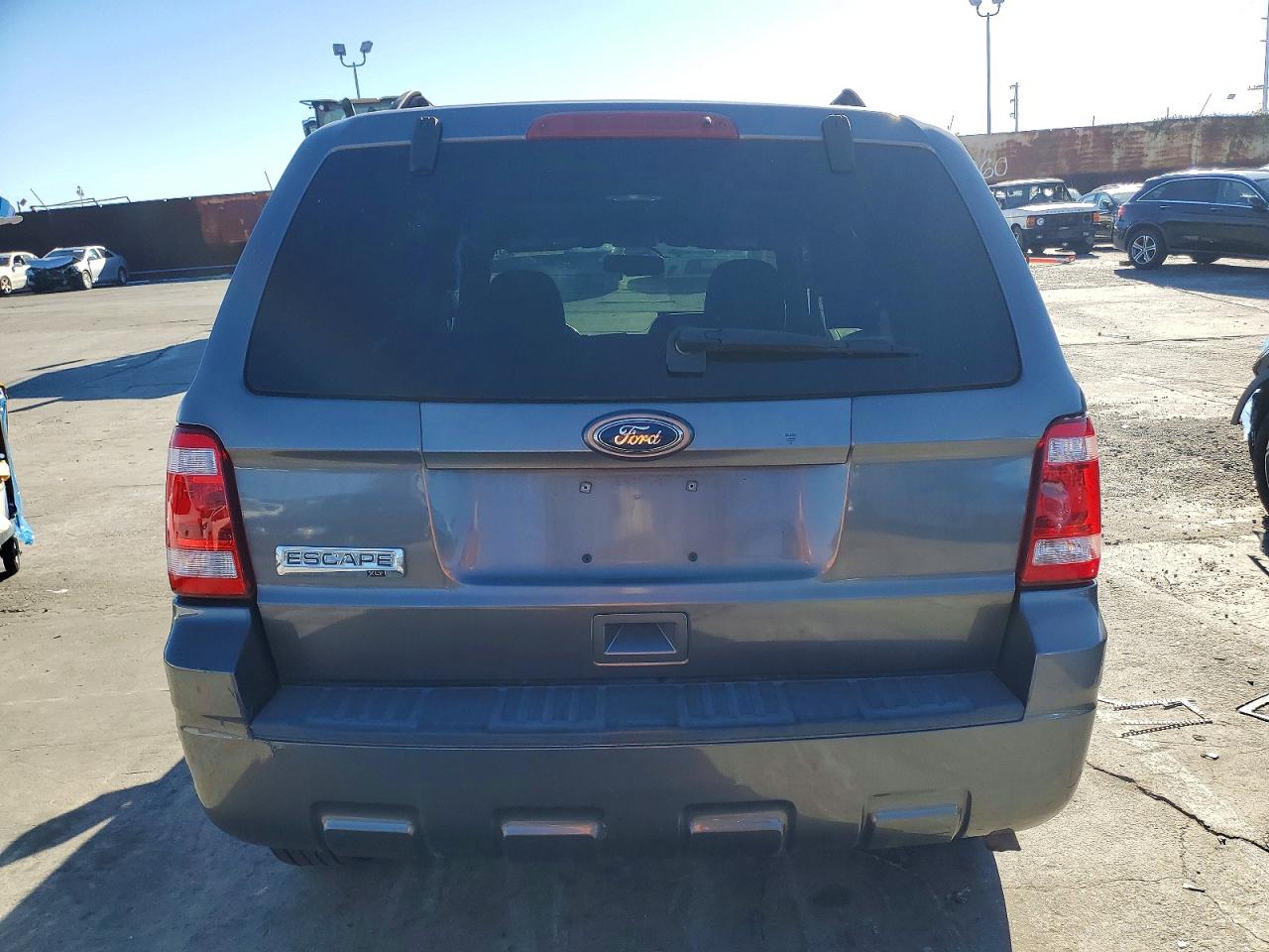 2010 FORD ESCAPE XLT photo 6