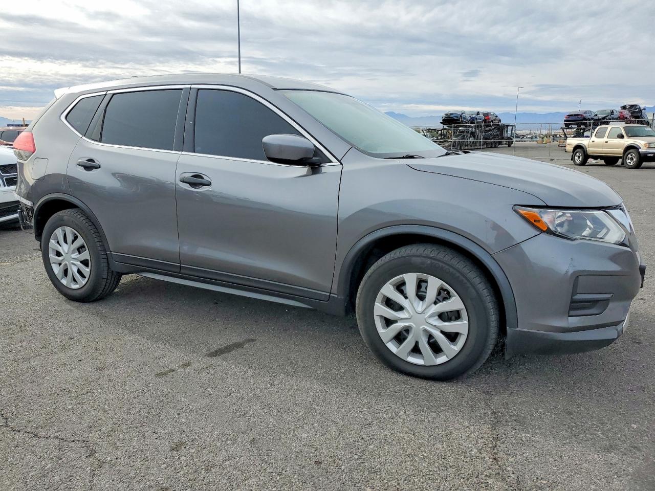 2017 NISSAN ROGUE S photo 4