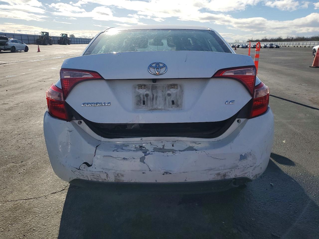 2018 TOYOTA COROLLA L photo 6