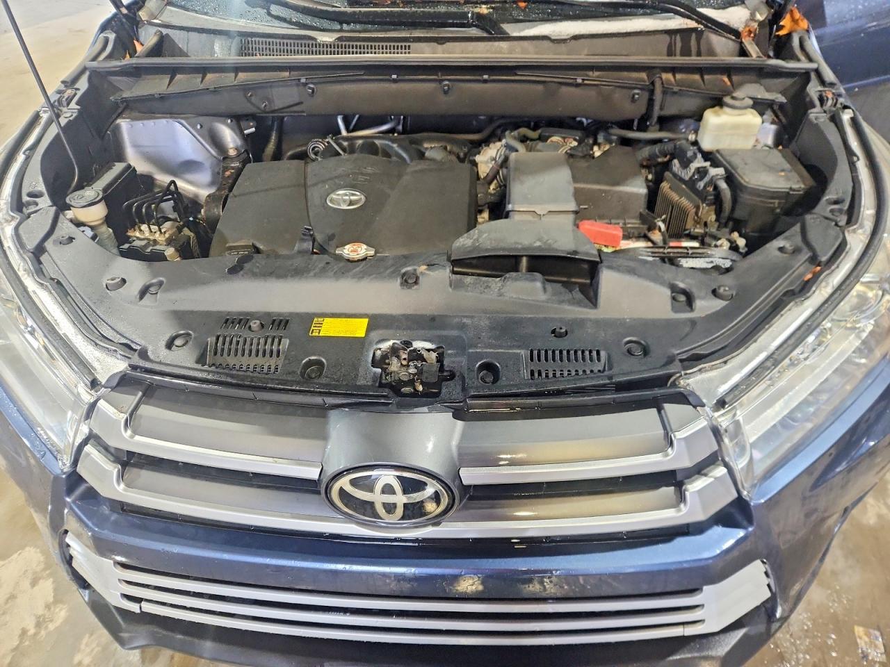 2018 TOYOTA HIGHLANDER SE photo 12