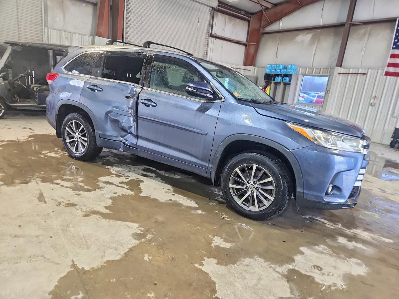 2018 TOYOTA HIGHLANDER SE photo 4