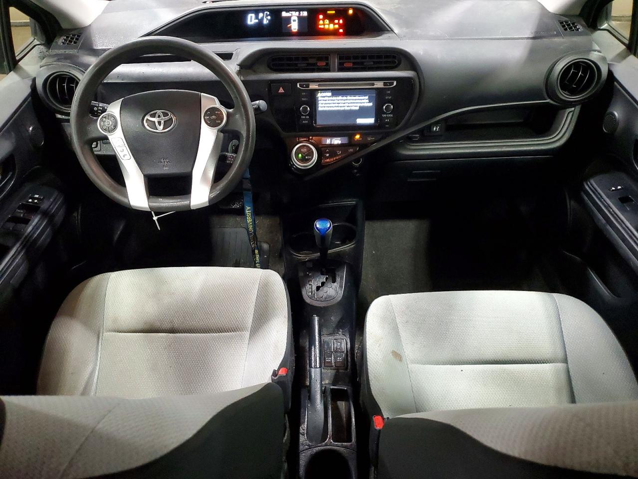 2015 TOYOTA PRIUS C photo 8