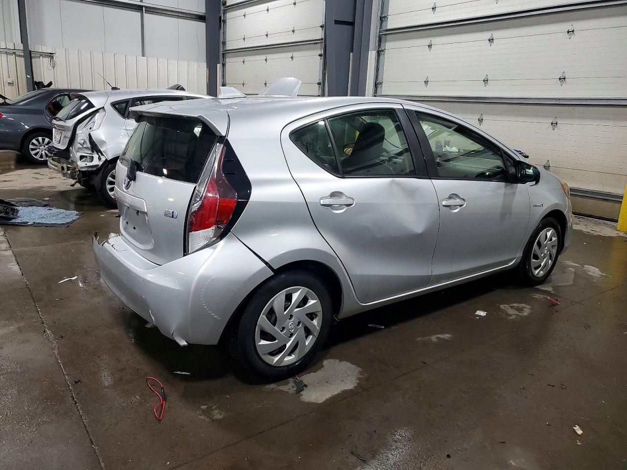 2015 TOYOTA PRIUS C photo 3