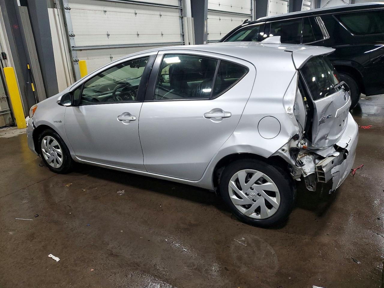 2015 TOYOTA PRIUS C photo 2
