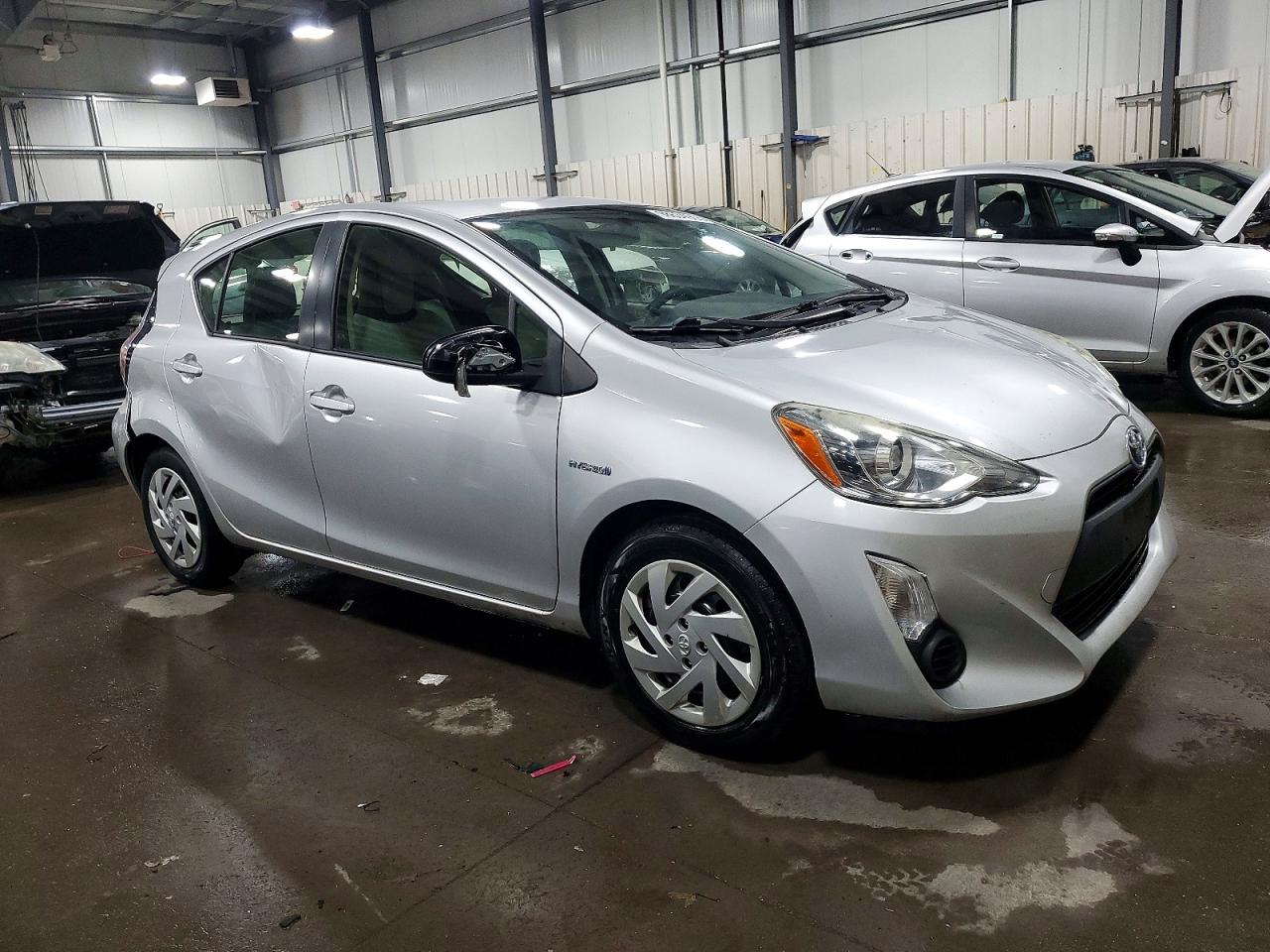 2015 TOYOTA PRIUS C photo 4