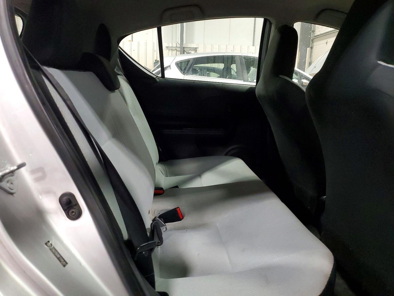 2015 TOYOTA PRIUS C photo 10