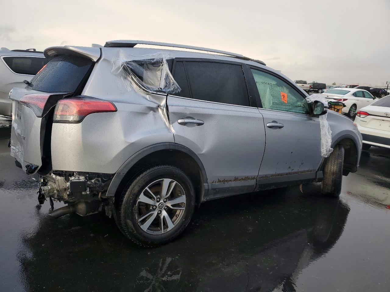 2017 TOYOTA RAV4 XLE photo 3