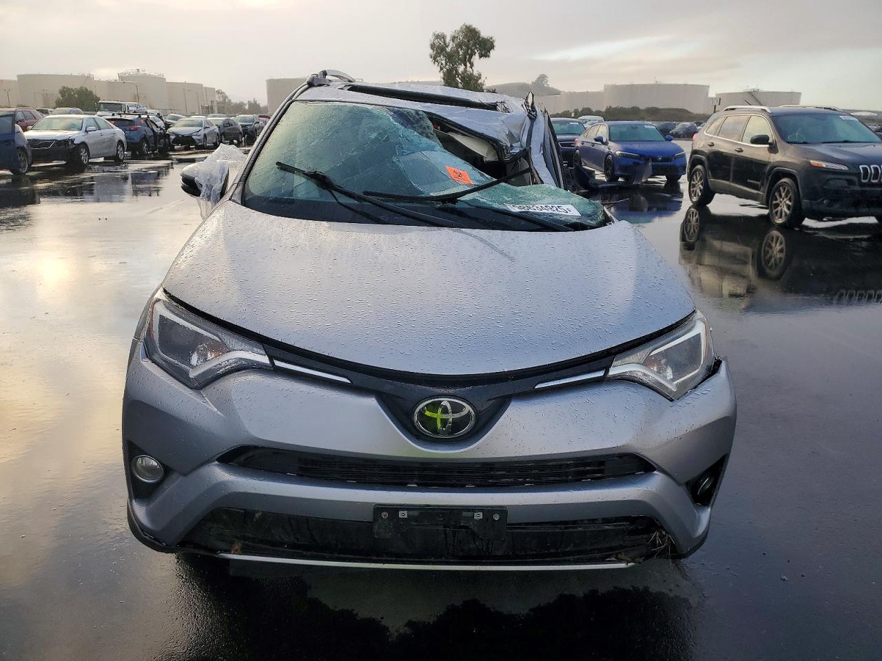2017 TOYOTA RAV4 XLE photo 5