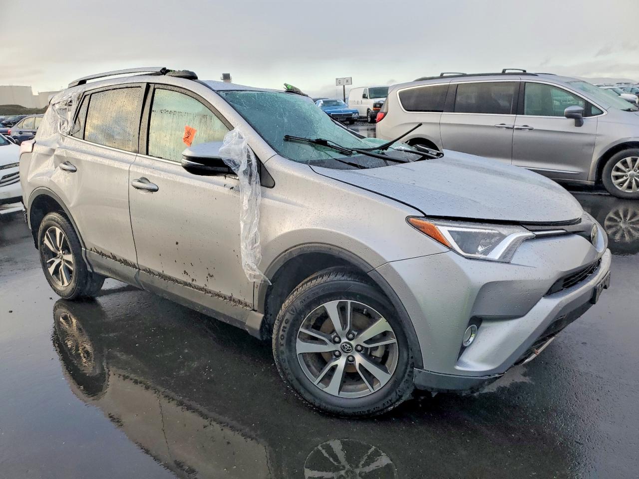 2017 TOYOTA RAV4 XLE photo 4