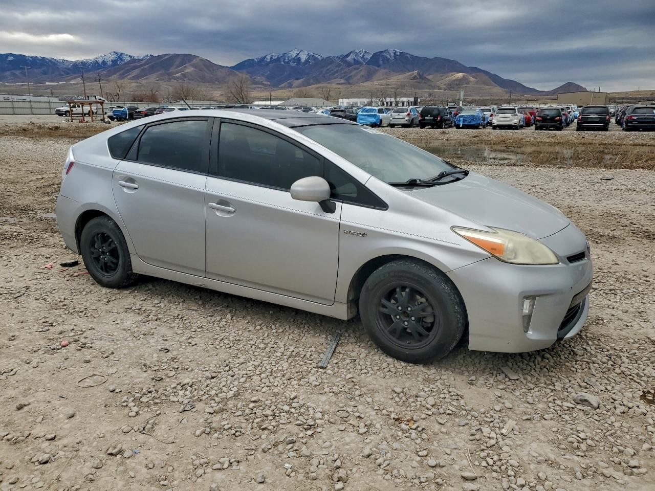 2013 TOYOTA PRIUS photo 4
