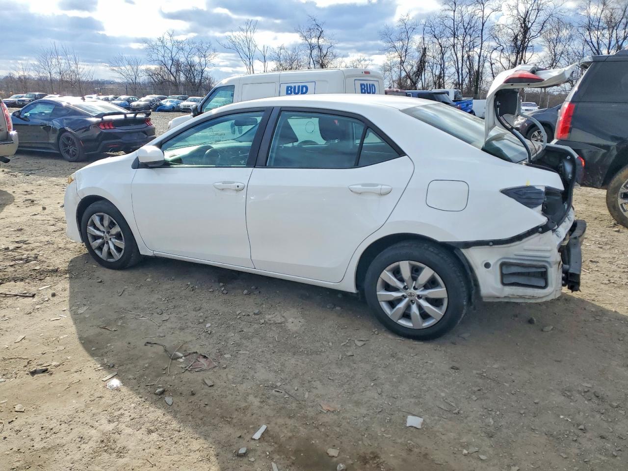 2018 TOYOTA COROLLA L photo 2
