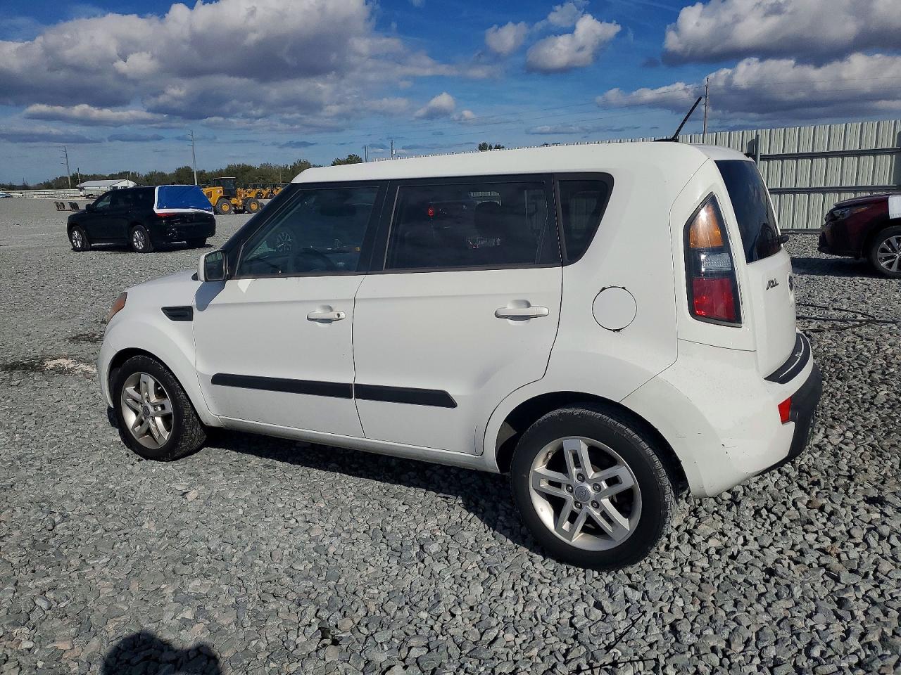2011 KIA SOUL + photo 2