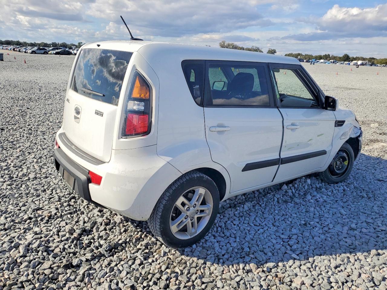 2011 KIA SOUL + photo 3
