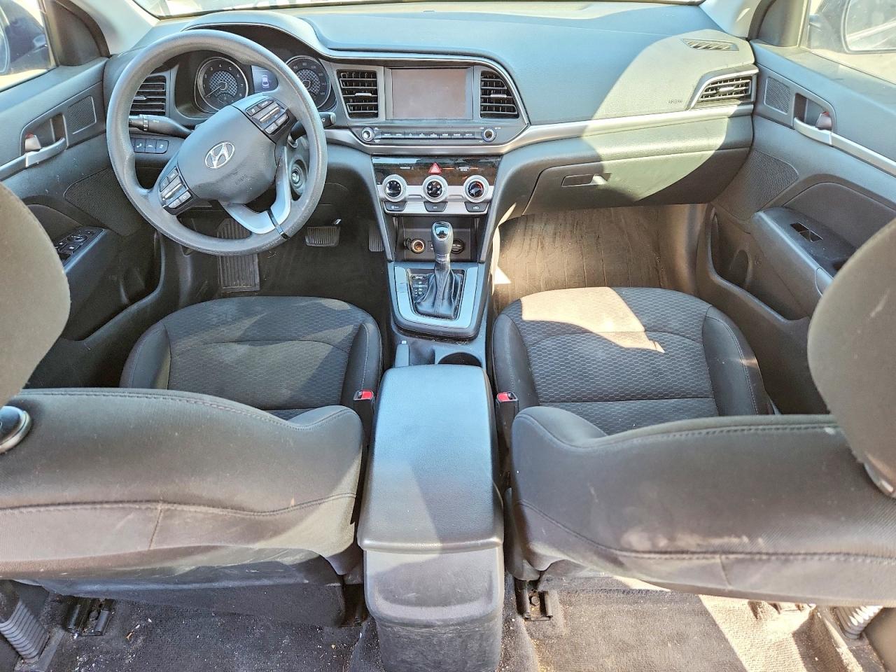 2019 HYUNDAI ELANTRA photo 8