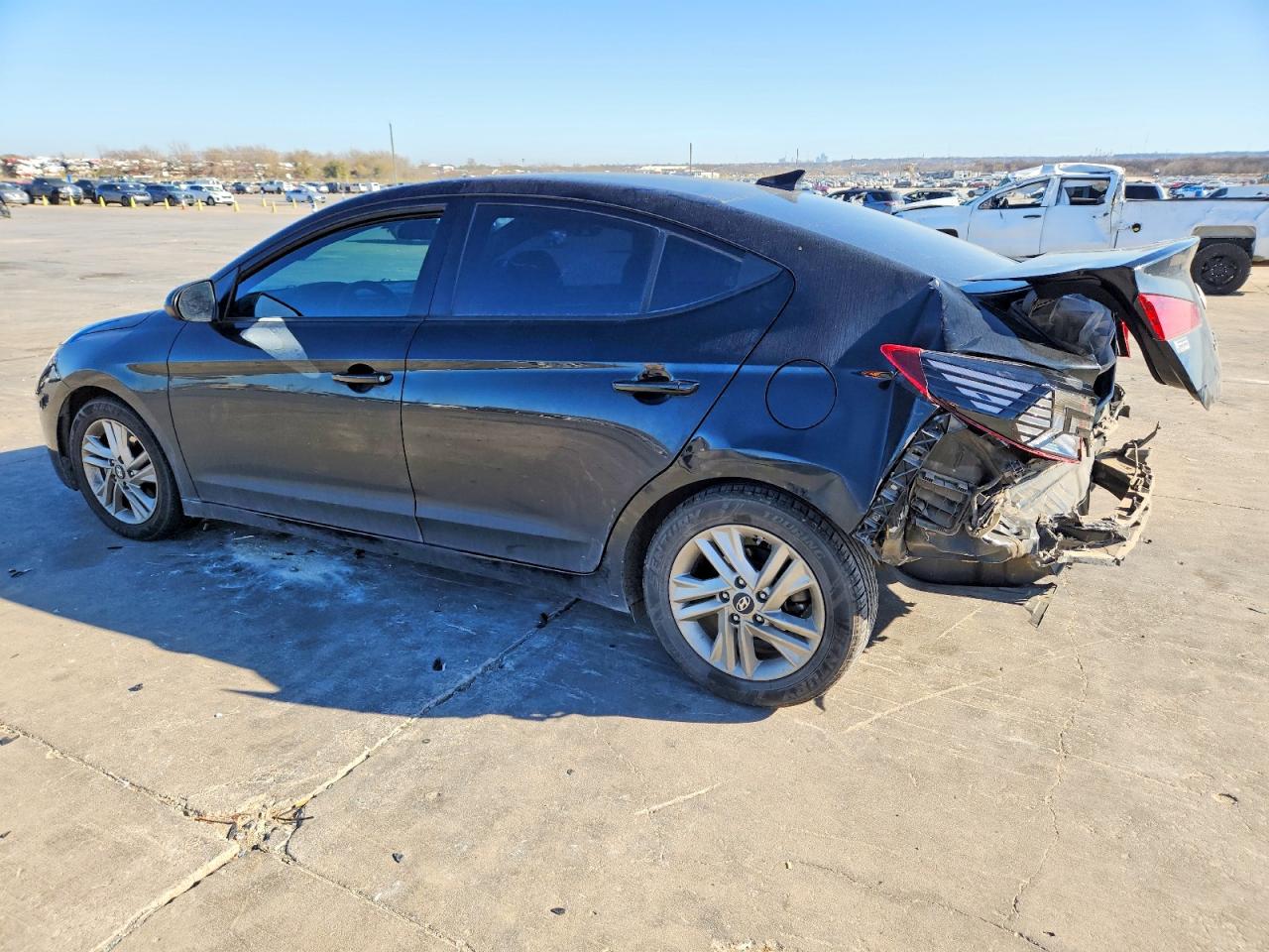 2019 HYUNDAI ELANTRA photo 2