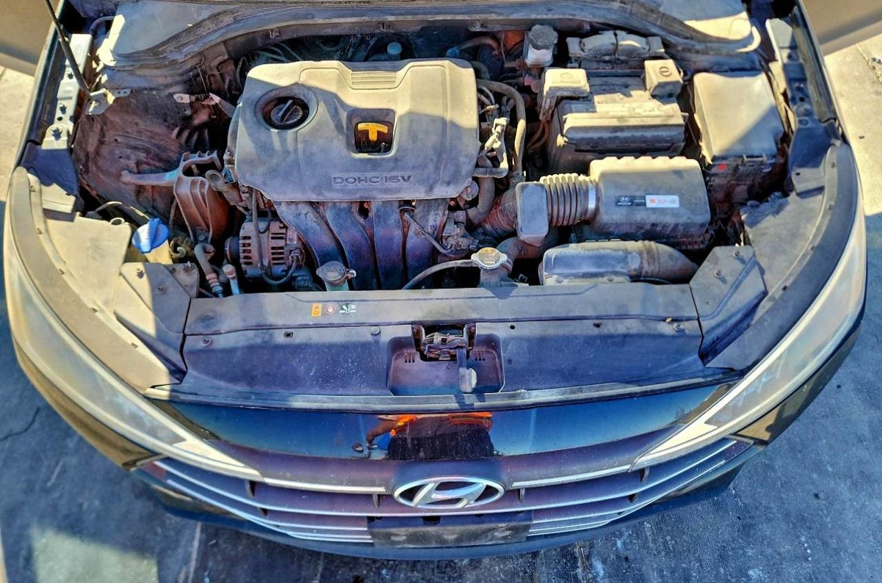 2019 HYUNDAI ELANTRA photo 11