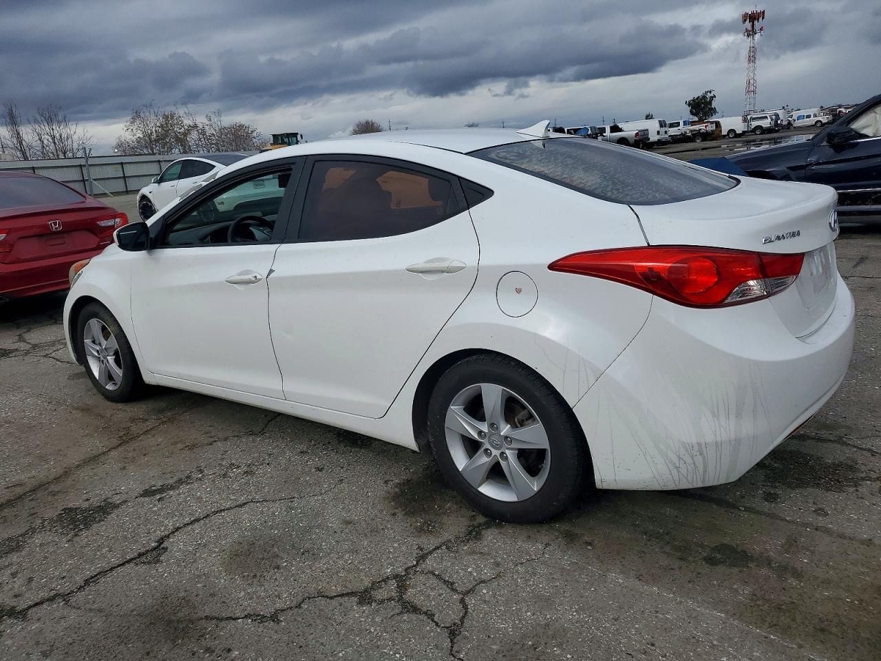 2013 HYUNDAI ELANTRA GLS photo 2