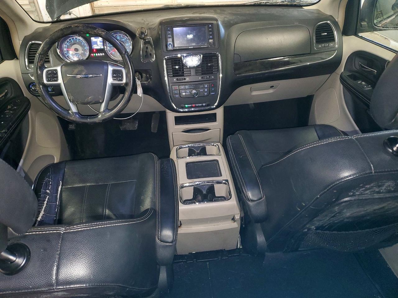 2012 CHRYSLER TOWN & COUNTRY TOURING photo 8