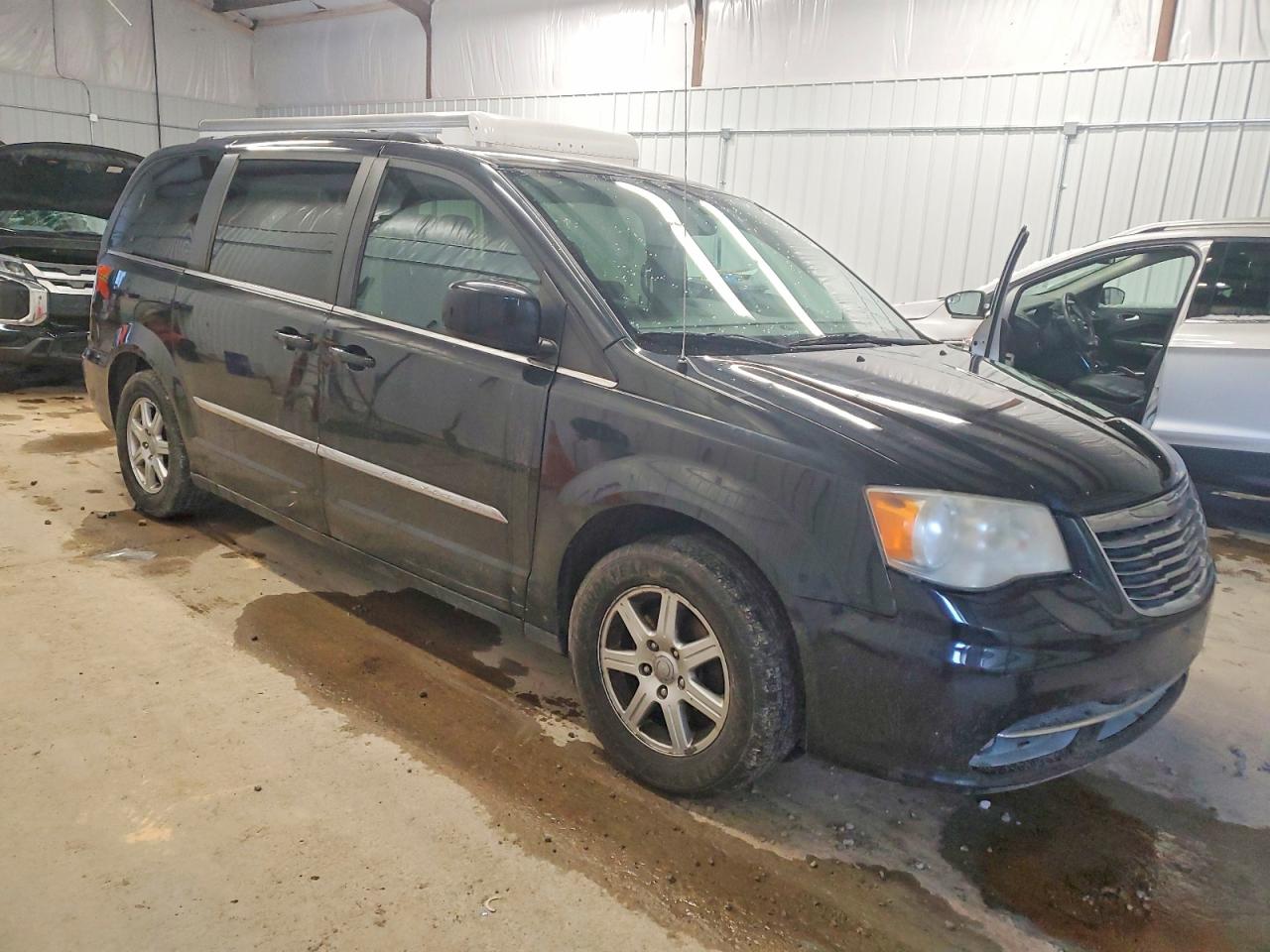 2012 CHRYSLER TOWN & COUNTRY TOURING photo 4