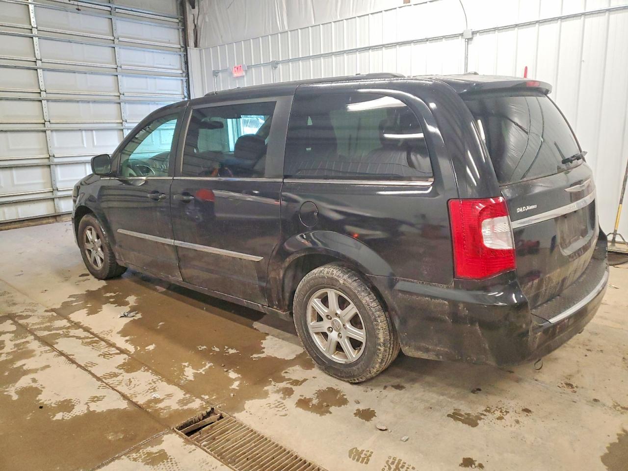 2012 CHRYSLER TOWN & COUNTRY TOURING photo 2