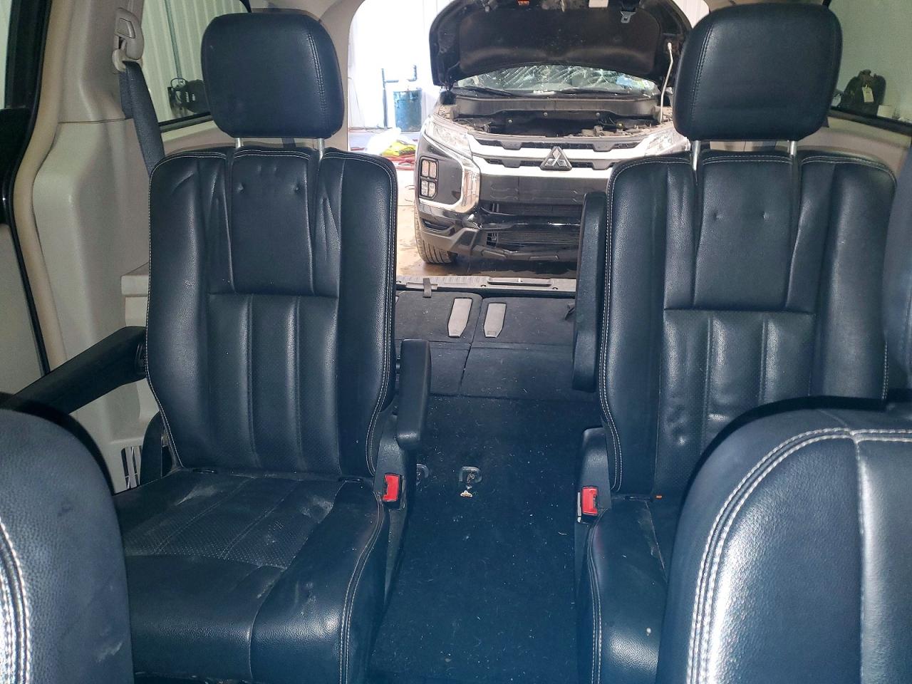 2012 CHRYSLER TOWN & COUNTRY TOURING photo 10